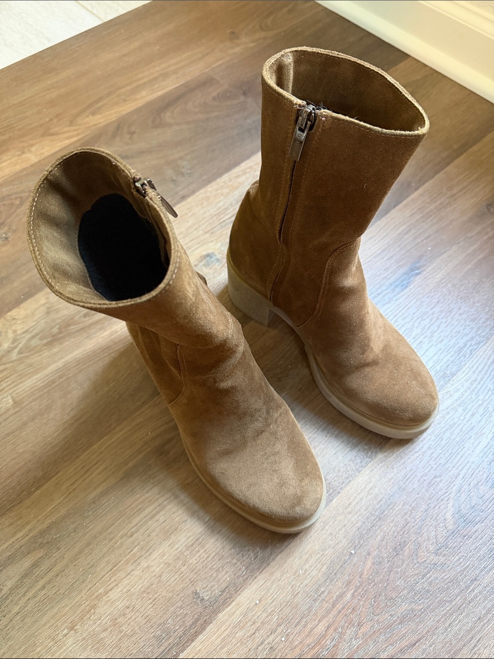 La Canadienne Zed Brown Suede Ankle Boots size 8